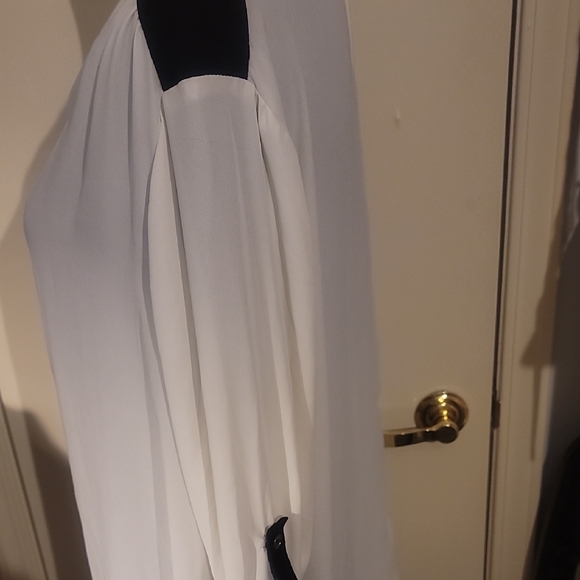 Pure Energy White Blouse with Black Shoulders - Picture 5 of 5